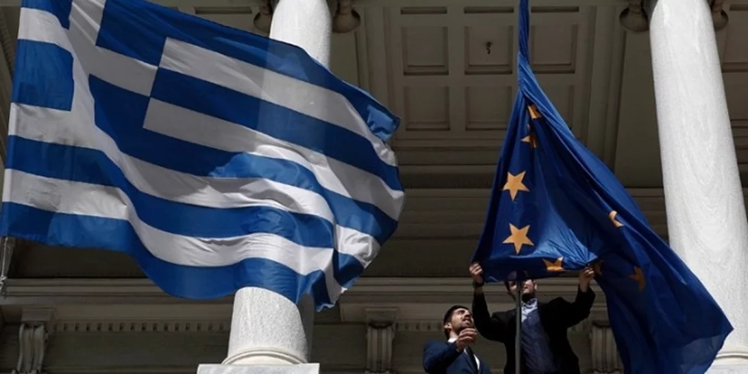 Ευρωβαρόμετρο | 7 στους 10 Έλληνες θεωρούν ότι η χώρα έχει ωφεληθεί από την ένταξη στην ΕΕ