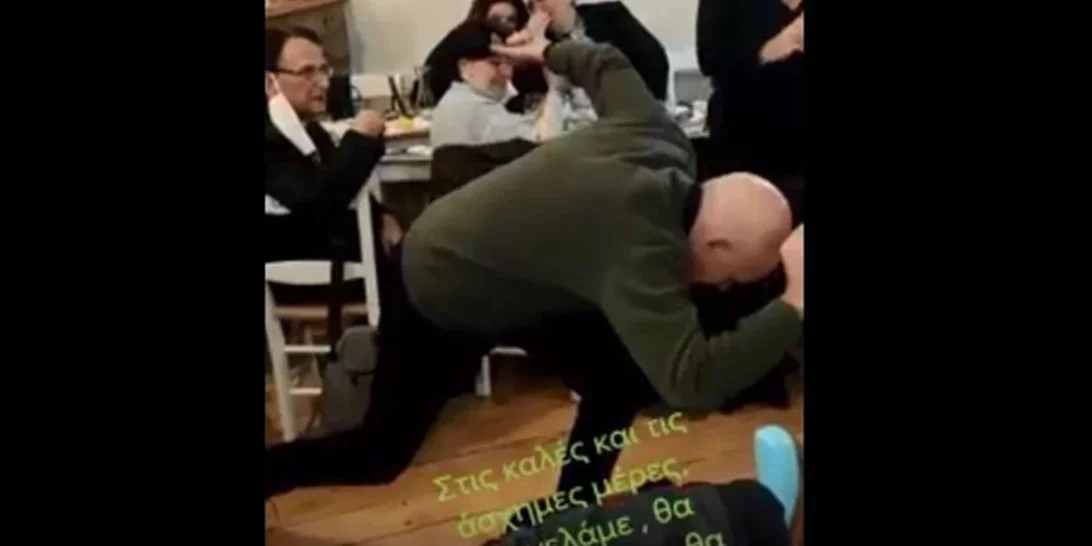 Γιώργος Παπανδρέου | Χόρεψε ζεϊμπέκικο μετά την ήττα του στις εκλογές του ΚΙΝΑΛ (βίντεο)