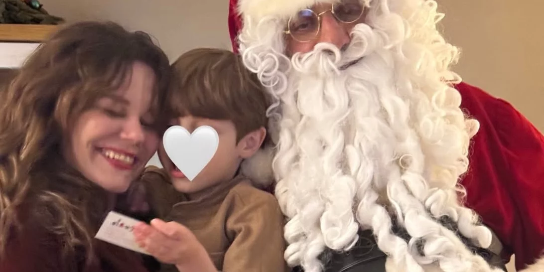 "Ο πιο γλυκός μπαμπάς" | Ο Γιώργος Χρανιώτης ντύθηκε Άγιος Βασίλης για χάρη του μικρού Αλέξανδρου