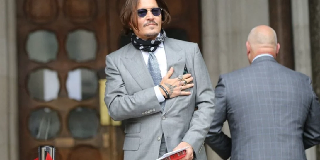 "Είδα το πίσω μέρος του λαιμού της από την άλλη άκρη του δωματίου. Γύρισε, με κοίταξε και αυτό ήταν"