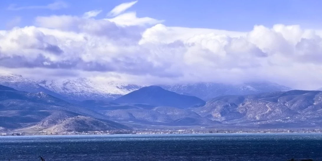 Σε ποιες περιοχές θα σημειωθούν καταιγίδες, ισχυροί βορειάδες και χιονοπτώσεις σήμερα