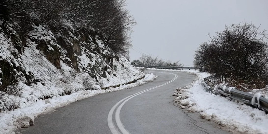 Διακοπή κυκλοφορίας στην παλιά εθνική Αθηνών-Θηβών, λόγω χιονόπτωσης