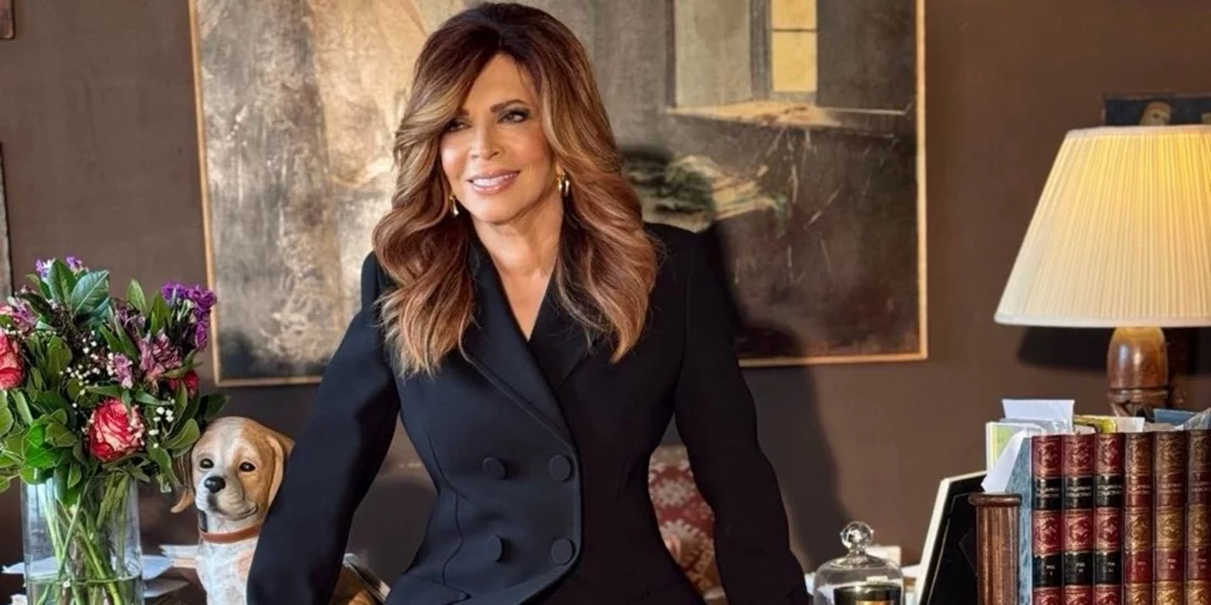 Η Μιμή Ντενίση φόρεσε ένα glam σακάκι με μαύρες παγιέτες από τον αγαπημένο της σχεδιαστή