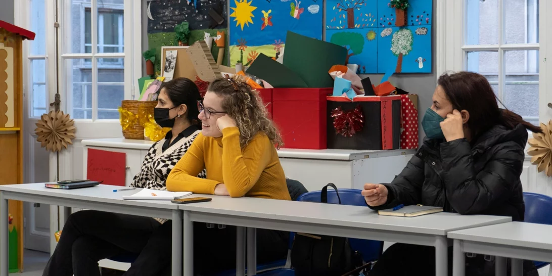 Γυναίκες προσφυγικής και μεταναστευτικής καταγωγής επιμορφώνονται ως "νταντάδες της γειτονιάς"