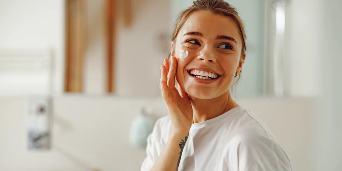 5 πανάλαφρα αντηλιακά με χρώμα που θα βρεις στο φαρμακείο της γειτονιάς σου