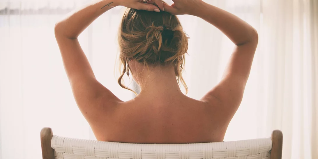 Ακμή ή σπυράκια στην πλάτη | Αυτό το skincare προϊόν θα τα "εξαφανίσει"