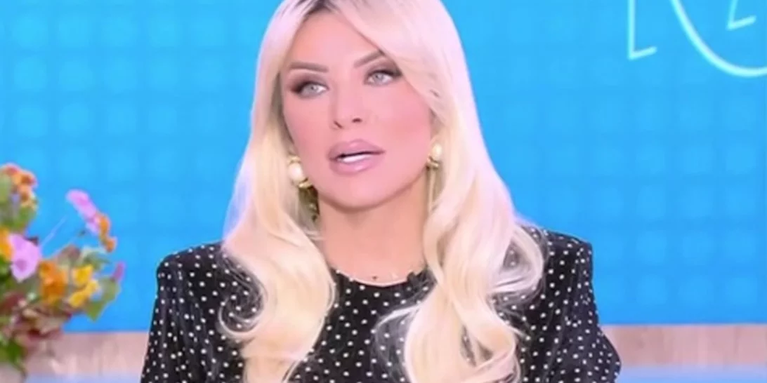 Κατερίνα Καινούργιου: "Έχουν αρχίσει τα δαχτυλίδια και δεν μου μπαίνουν. Πρήζονται όλα!"