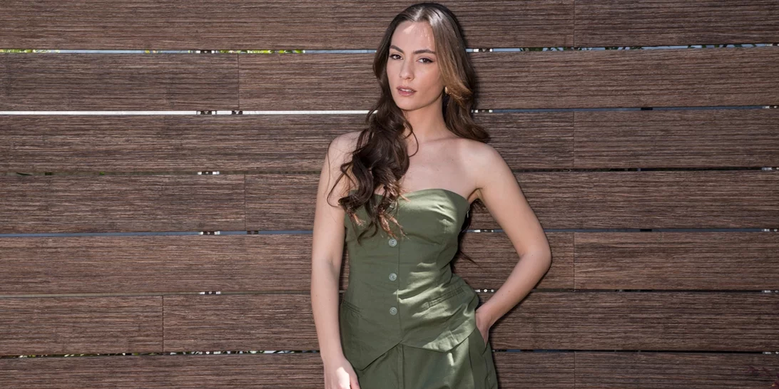 Το dress code είναι "κομψή σε κάθε ανοιξιάτικη περίσταση" και η Μαρία Παπαγεωργίου προτείνει τα πιο χρήσιμα styling tips για να το πετύχεις