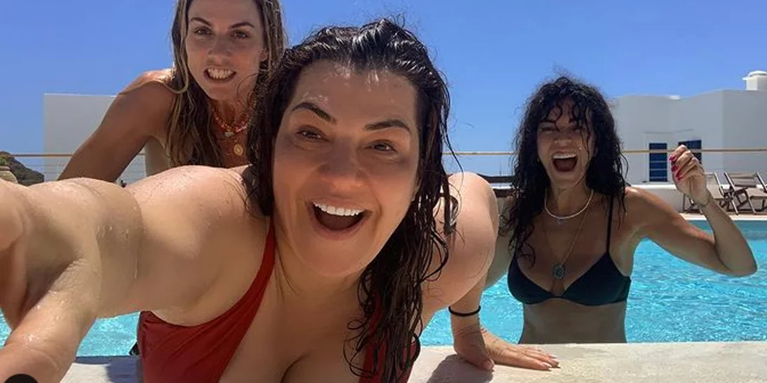 Κατερίνα Ζαρίφη | Φωτογραφίζεται με κόκκινο μαγιό μετά την απώλεια κιλών (pics)