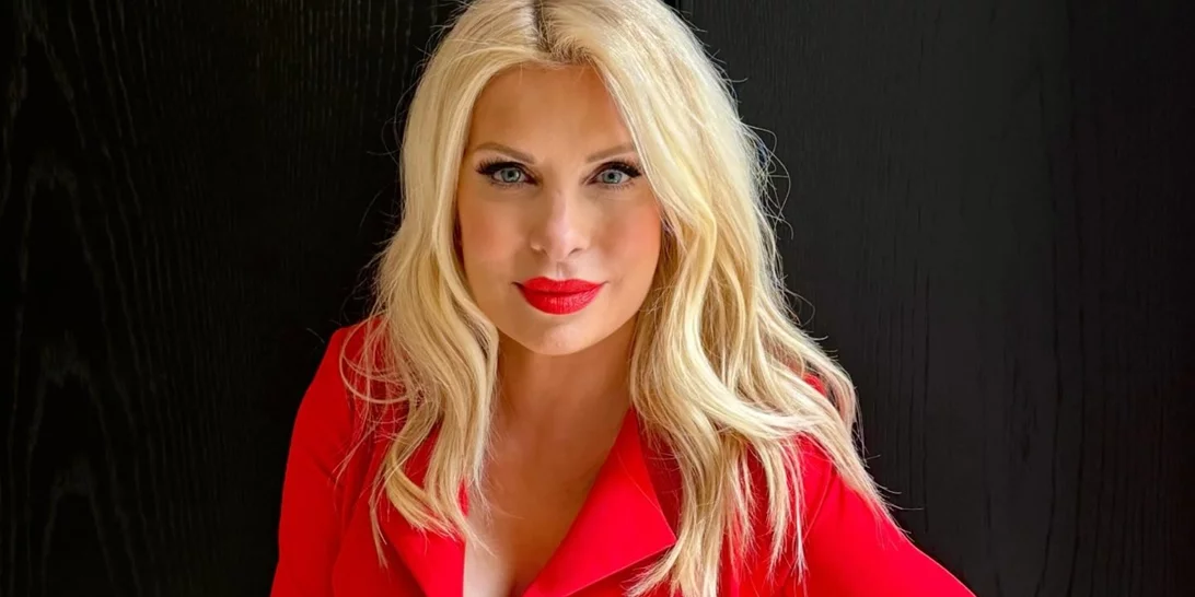 Πριν από 34 χρόνια | Η Ελένη Μενεγάκη ποζάρει στον φακό σαν star του σινεμά