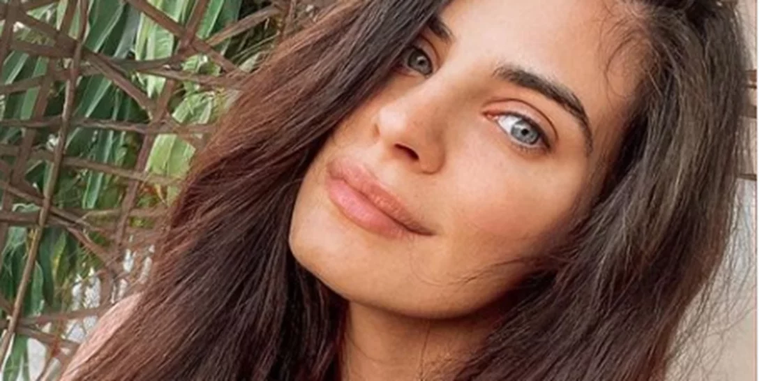 Χριστίνα Μπόμπα | Με στενό μίνι φόρεμα, μας δείχνει το σώμα της 1,5 μήνα μετά τη γέννα