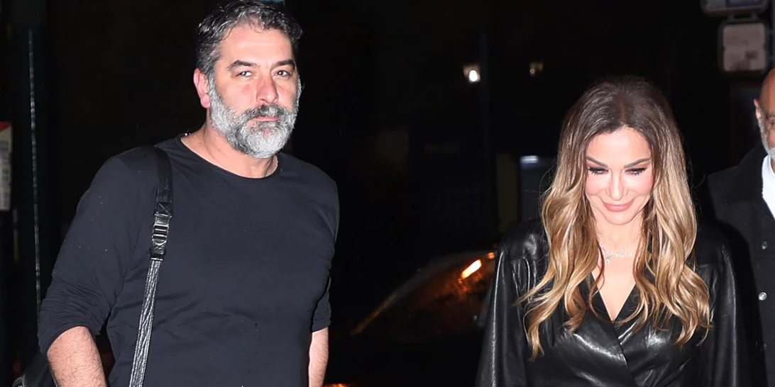 Δέσποινα Βανδή | Με μίνι δερμάτινο φόρεμα στην πρώτη δημόσια εμφάνιση με τον Βασίλη Μπισμπίκη