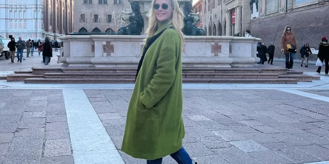 Ζέτα Μακρυπούλια | Η άνετη cross body τσάντα που δεν αποχωρίστηκε στο ταξίδι της στην Ιταλία