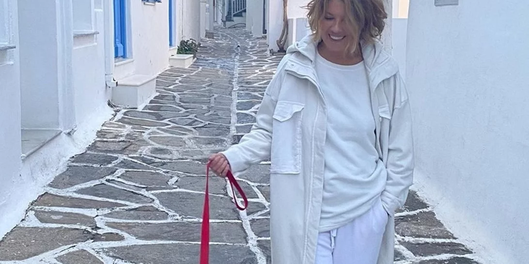 Σοφία Αλιμπέρτη | Σε πλαζ της Πάρου και η λεπτομέρεια που λατρέψαμε