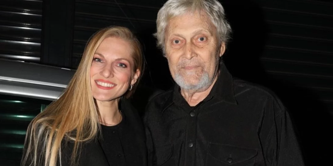 Η Σάρα Εσκενάζυ στο πρώτο μήνυμα μετά τον θάνατο του πατέρα της