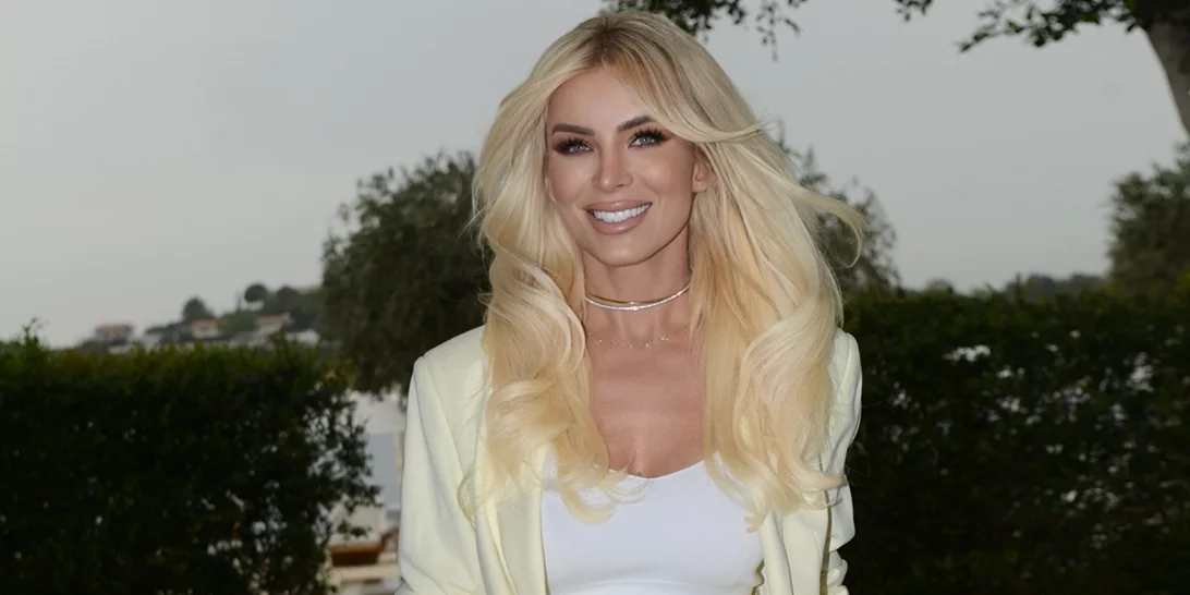 Η Κατερίνα Καινούργιου με το πιο chic μαύρο φόρεμα από τη Zara για το καλοκαίρι