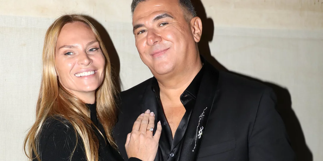 "Μαγικός άνθρωπος...από κάθε άποψη" | Η Υβόννη Μπόσνιακ αγκαλιά με τον Αντώνη Ρέμο στη μεγάλη συναυλία του στο Ηρώδειο