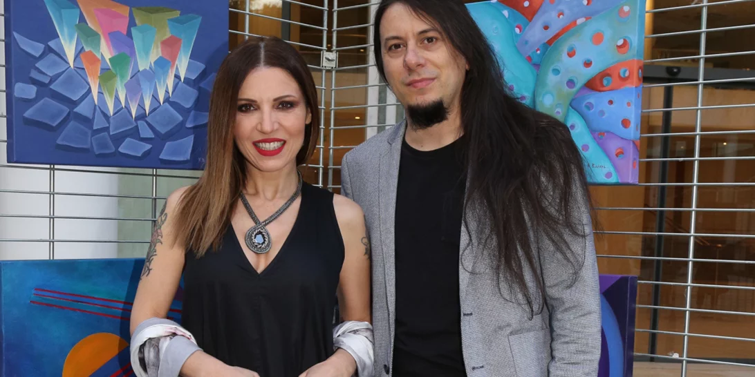 Ευρυδίκη | Με μαύρο maxi φόρεμα σε σπάνια έξοδο με τον σύζυγό της