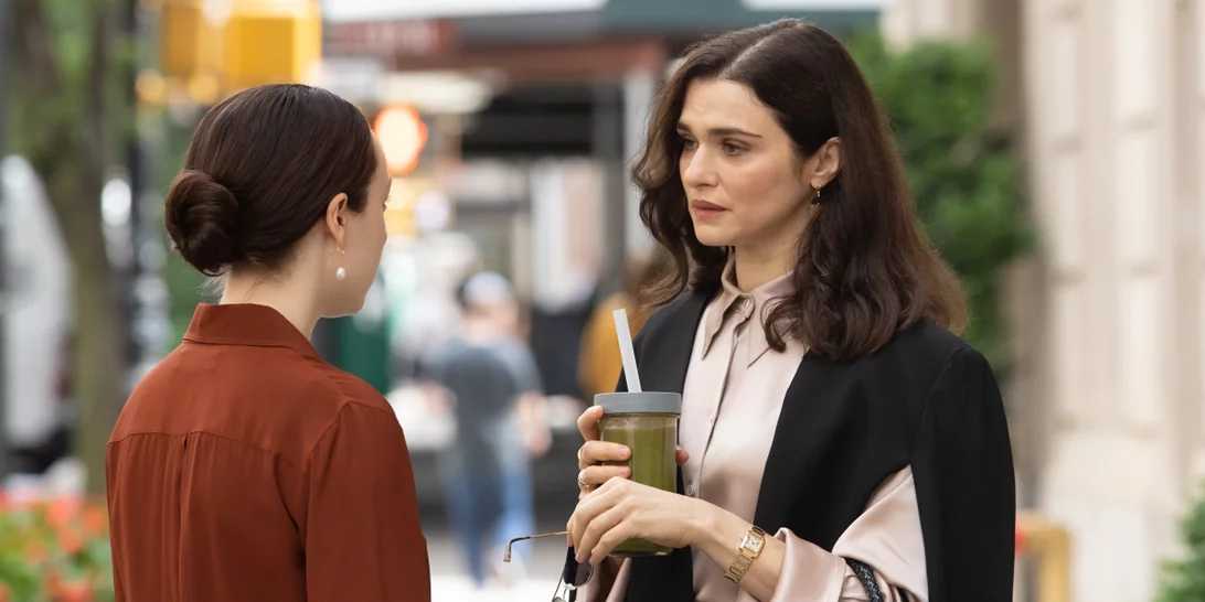 Rachel Weisz | Η νέα τηλεοπτική της ηρωίδα έχει το στιλ που θέλουμε να υιοθετήσουμε το Φθινόπωρο