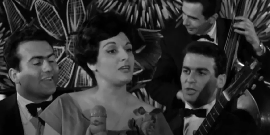 Μπεάτα Ασημακοπούλου | Το midi λευκό νυφικό σε γραμμή Dior που εντυπωσίασε τους πάντες στον γάμο της με τον Ορέστη Λάσκο