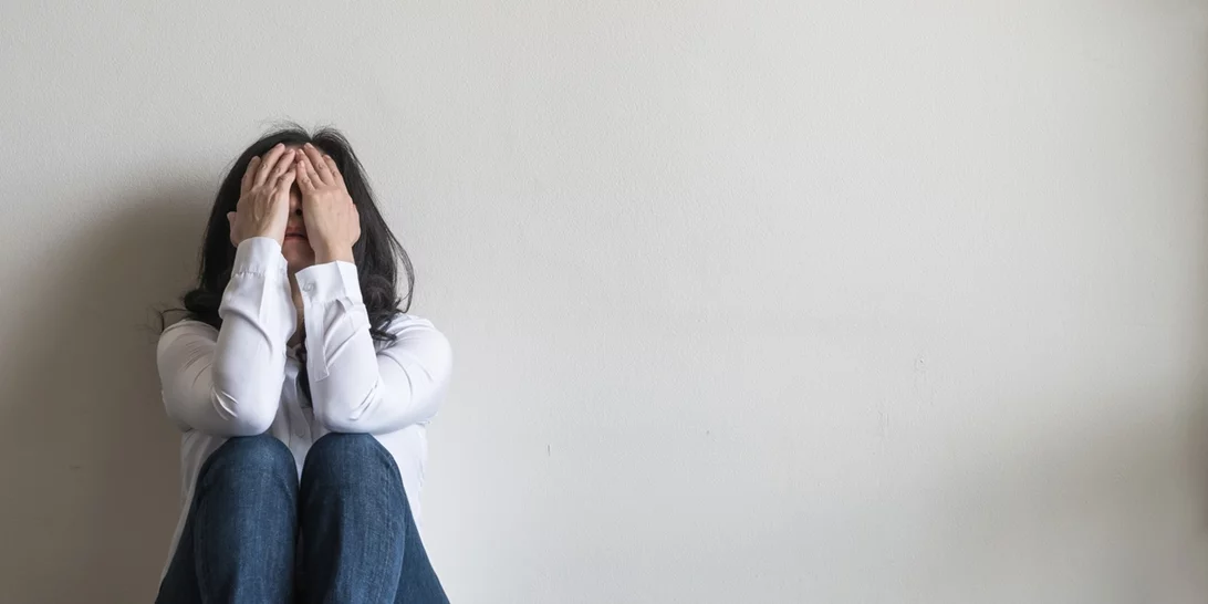 'Πήγα εκλιπαρώντας τους να αφήσουν τα παιδιά μου ήσυχα' | Θύμα των "εξορκιστών" της Θεσσαλονίκης περιγράφει την εμπειρία του