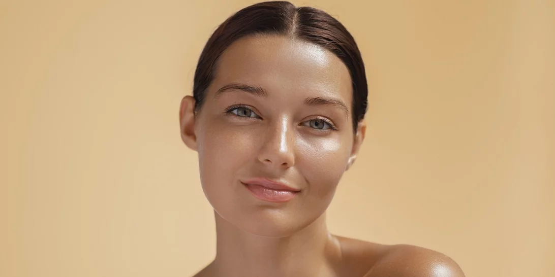 Τα καλύτερα αντηλιακά σπρέι προσώπου που θα βρεις στο φαρμακείο της γειτονιάς σου