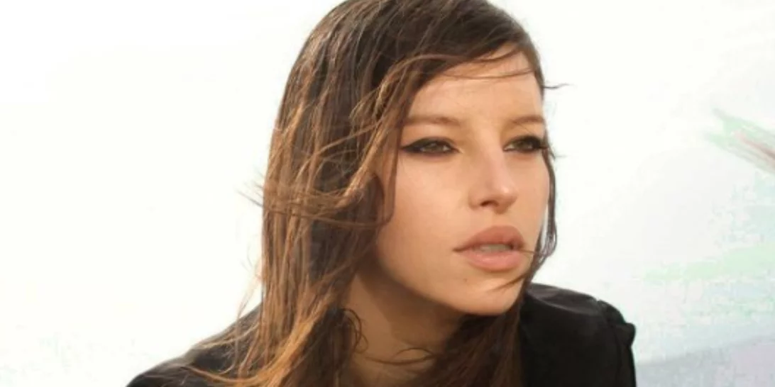 Πιο ξανθιά από ποτέ η Χαρά Παππά | Δες το νέο της look