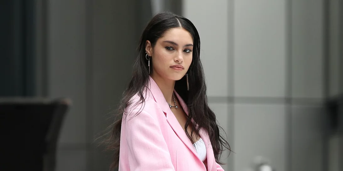 Serum αντί για highlighter, κραγιόν αντί για ρουζ και όλες οι (διπλές) χρήσεις που μπορούν να έχουν τα καλλυντικά σου