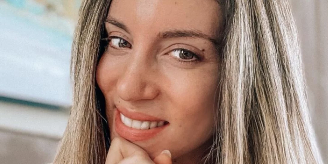 Αθηνά Οικονομάκου | Η εγκυμονούσα ηθοποιός έβαψε τα μαλλιά της και μας δείχνει την αλλαγή