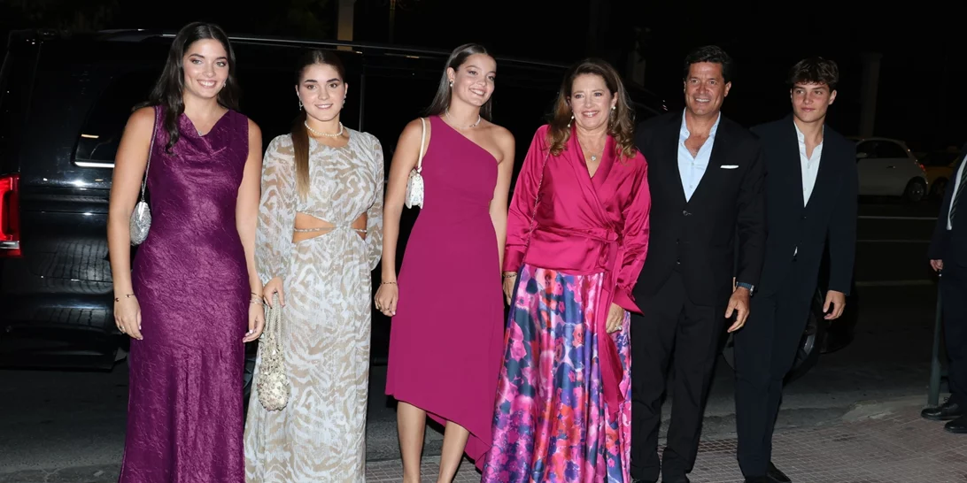 H καλεσμένη που επέλεξε φόρεμα από τη Zara στο pre-wedding δείπνο της Θεοδώρας Γλύξμπουργκ