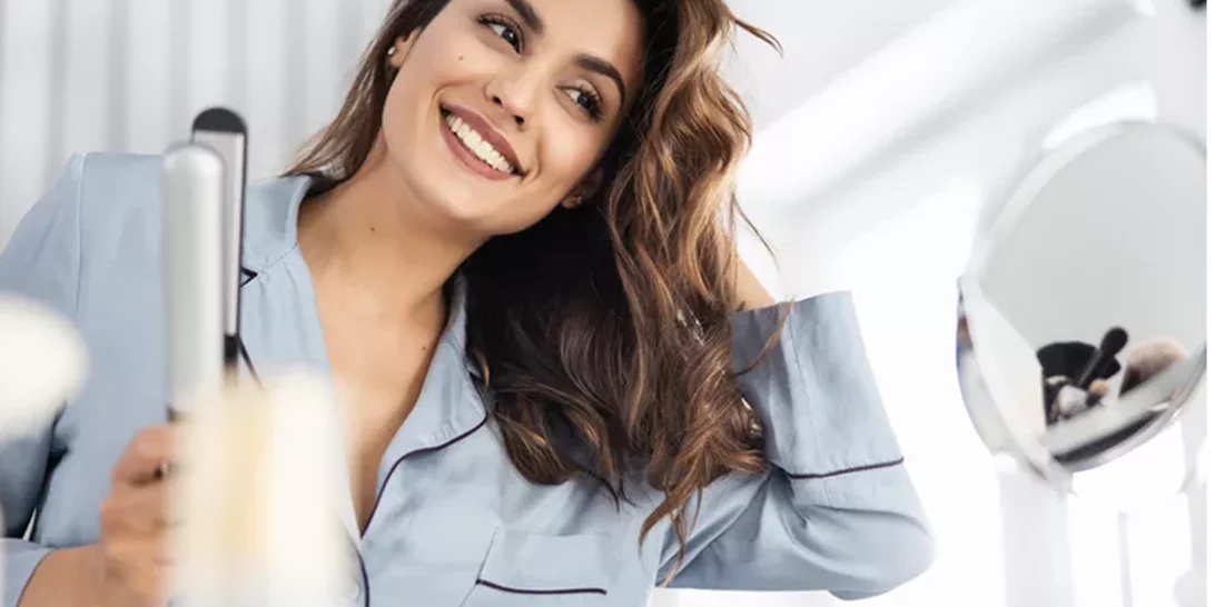 Πώς να μην φριζάρουν τα μαλλιά μου; Το κόλπο με το οδοντικό νήμα που έγινε viral