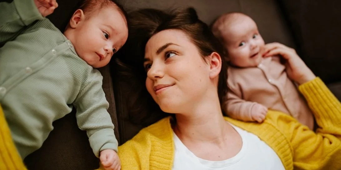 "Δεν είμαι έτοιμη"| Το (πολύ) αληθινό βίντεο μιας μαμάς που δεν ήθελε να αφήσει τα μωράκια της για να επιστρέψει στη δουλειά μετά την άδεια μητρότητας