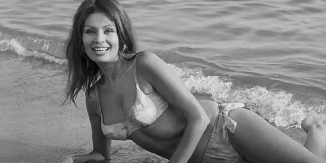 Ρίκα Διαλυνά | Ποζάρει άκρως καλοκαιρινή σε εξώφυλλο ιταλικού περιοδικού