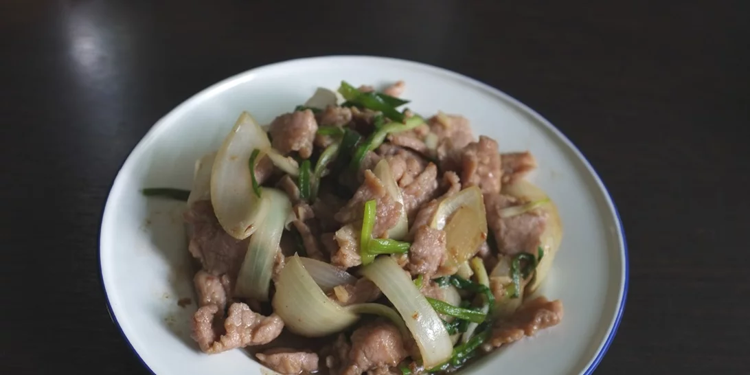 Χοιρινό με πράσα αυγολέμονο | To ιδανικό πιάτο για μεγάλες οικογενειακές συγκεντρώσεις στο σπίτι