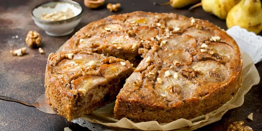 Εύκολο κέικ με ξηρούς καρπούς και αποξηραμένα φρούτα