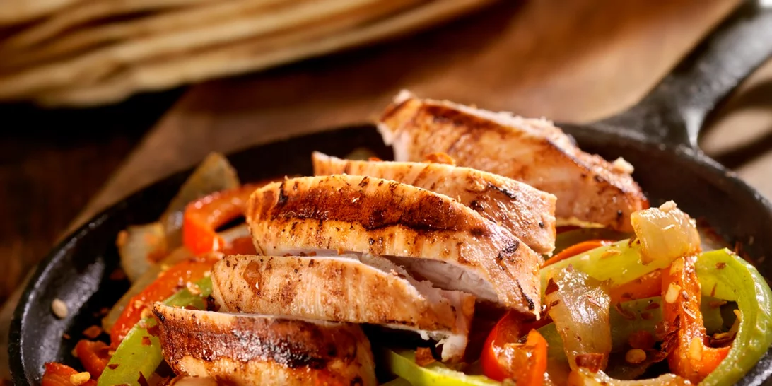 Κοτόπουλο με φέτα και πιπεριές