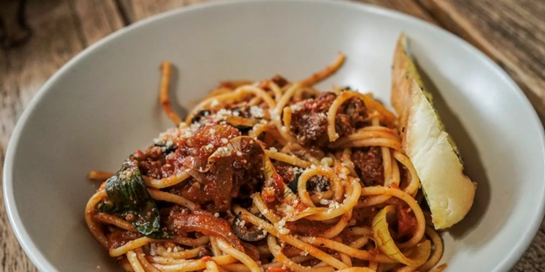 Συνταγή για γιουβέτσι με μακαρόνια στο φούρνο