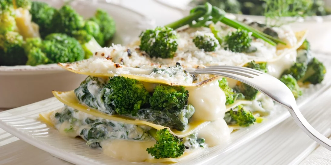 Συνταγή για λαζάνια με μπρόκολο ογκρατέν | Να τι θα μαγειρέψεις σήμερα