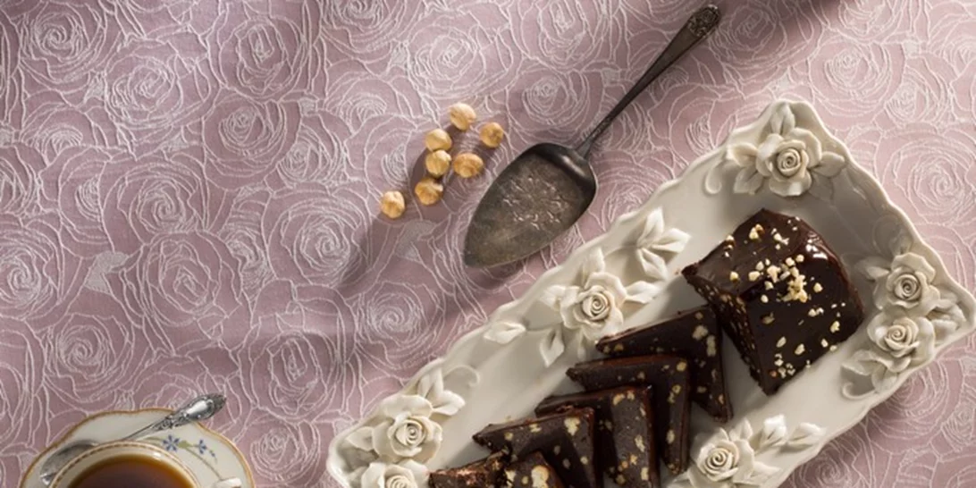 Κορμός πραλίνας με μπισκότα βουτύρου από τον Λευτέρη Λαζάρου