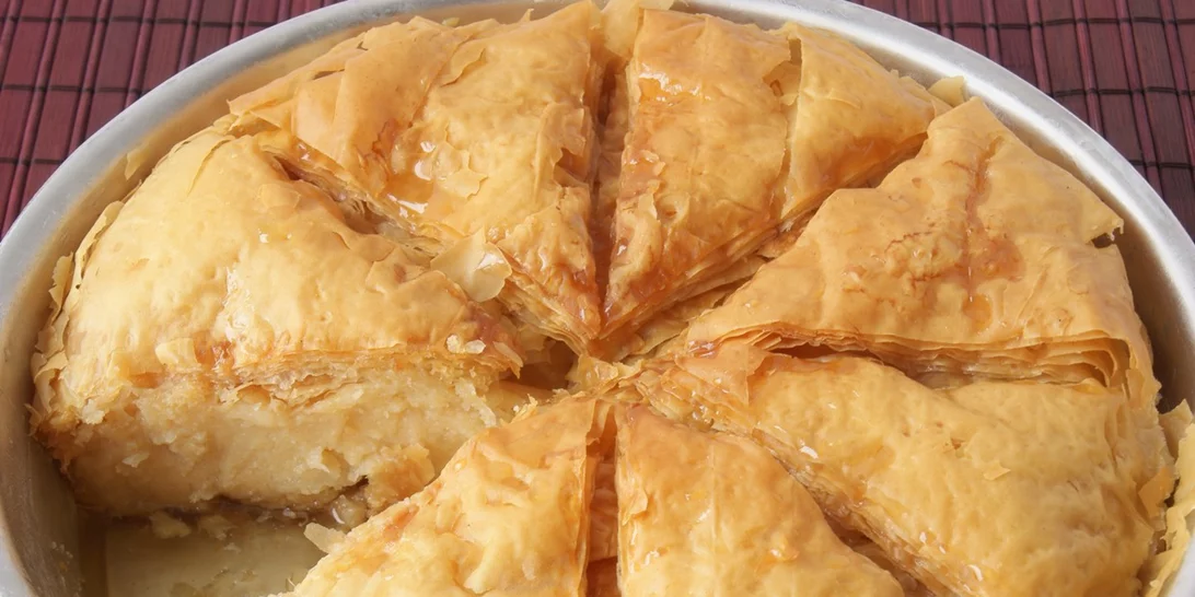 Συνταγή για γαλακτομπούρεκο | Το πιο αντιπροσωπευτικό γλυκό της Τσικνοπέμπτης