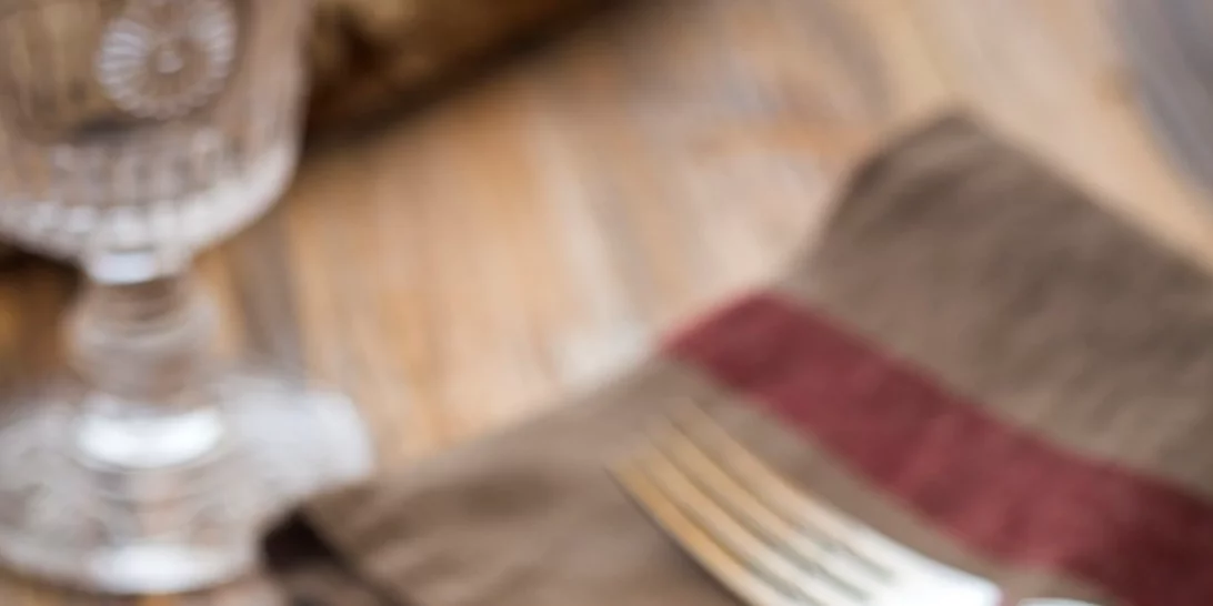 Χοιρινό ρολό γεμιστό με πατατούλες στο φούρνο