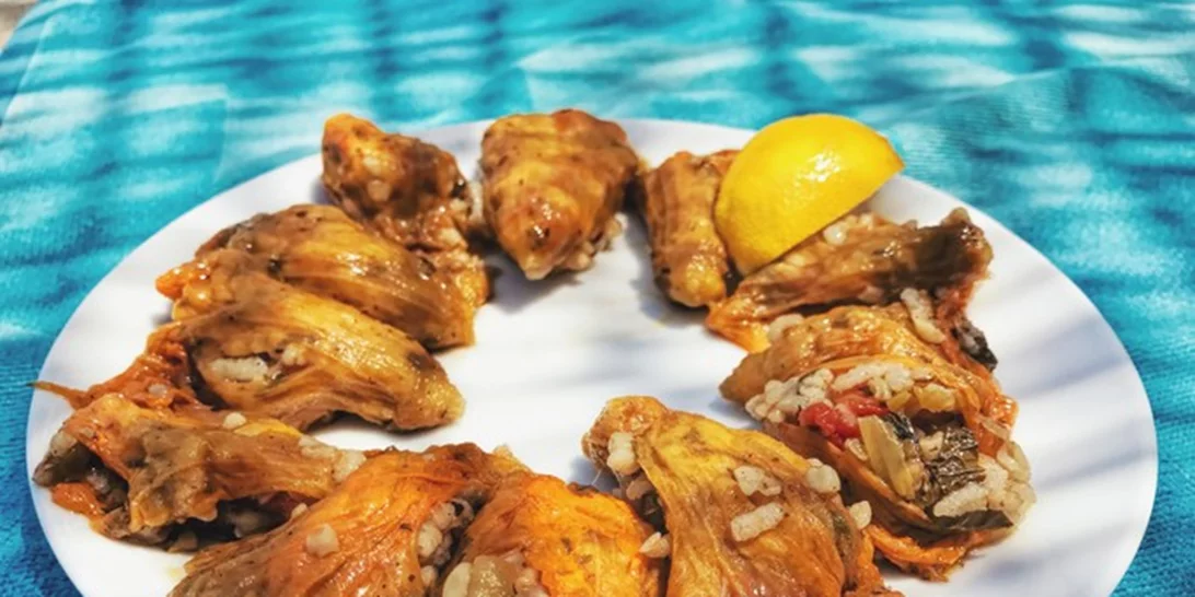 Κολοκυθοανθοί γεμιστοί με ρύζι και σταφίδες