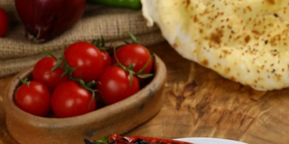 Μοσχάρι με μελιτζάνες και κόκκινη σάλτσα