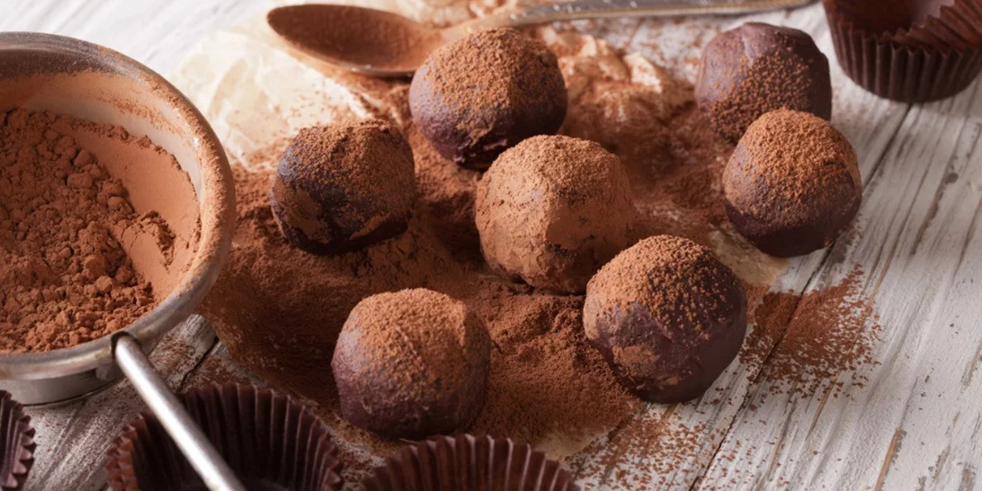 Εύκολα σπιτικά τρουφάκια σοκολάτας με καρύδια και πτι-μπερ