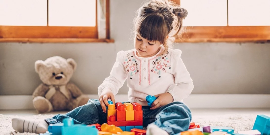 Ανάλυσέ Το | Ποια είναι τα κατάλληλα παιχνίδια για παιδιά σε κάθε ηλικία;