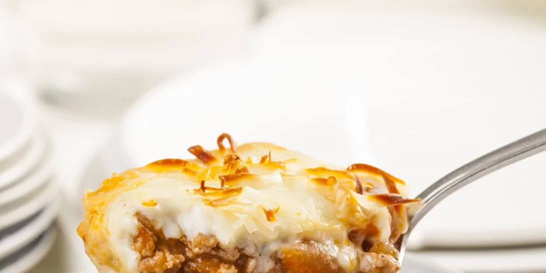 Βασική συνταγή για μπεσαμέλ από τον Νικόλαο Τσελεμεντέ