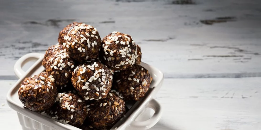 Μπάλες σοκολάτας σύμφωνα με την ωμοφαγική διατροφή
