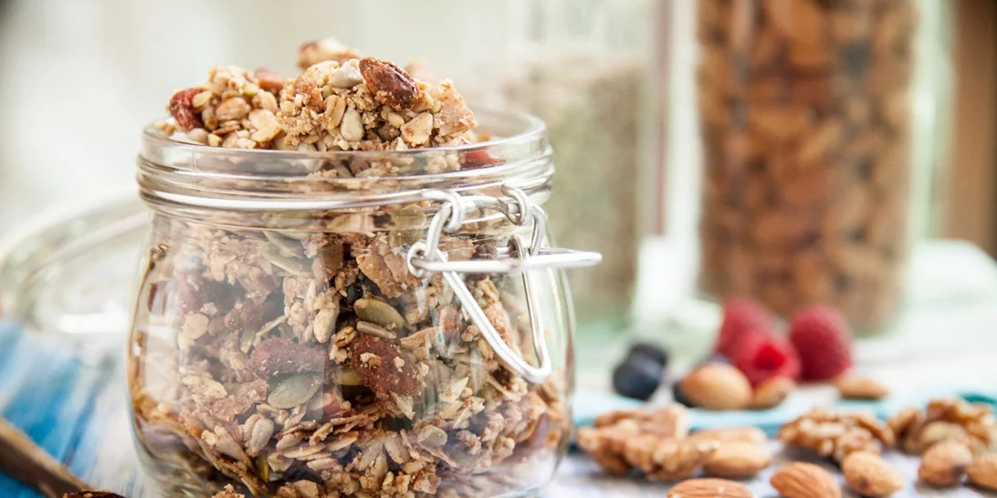 Πώς να φτιάξεις μόνη σου σπιτική γκρανόλα