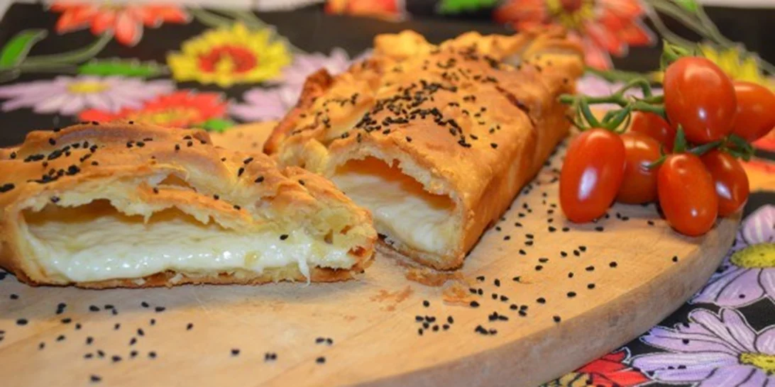 Κλασική τυρόπιτα μόνο με 4 υλικά | Η συνταγή που θα σε σώσει όταν δεν έχεις χρόνο