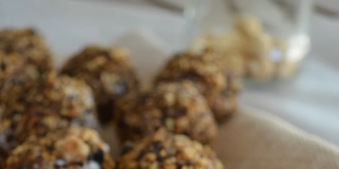 Συνταγή για αλμυρά τρουφάκια με φέτα και τυρί κρέμα